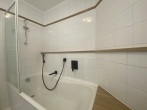 EBZ nach Kernsanierung: traumhafte, möblierte 2 Zimmer-Gartenwohnung in Toplage Schwabing-Nord! - Badewanne