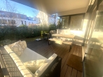 Rarität: Hochwertige coole Gartenwohnung auf 2 Ebenen mit Süd/West Terrasse im begehrten Obermenzing - Lounge nachmittags im Februar