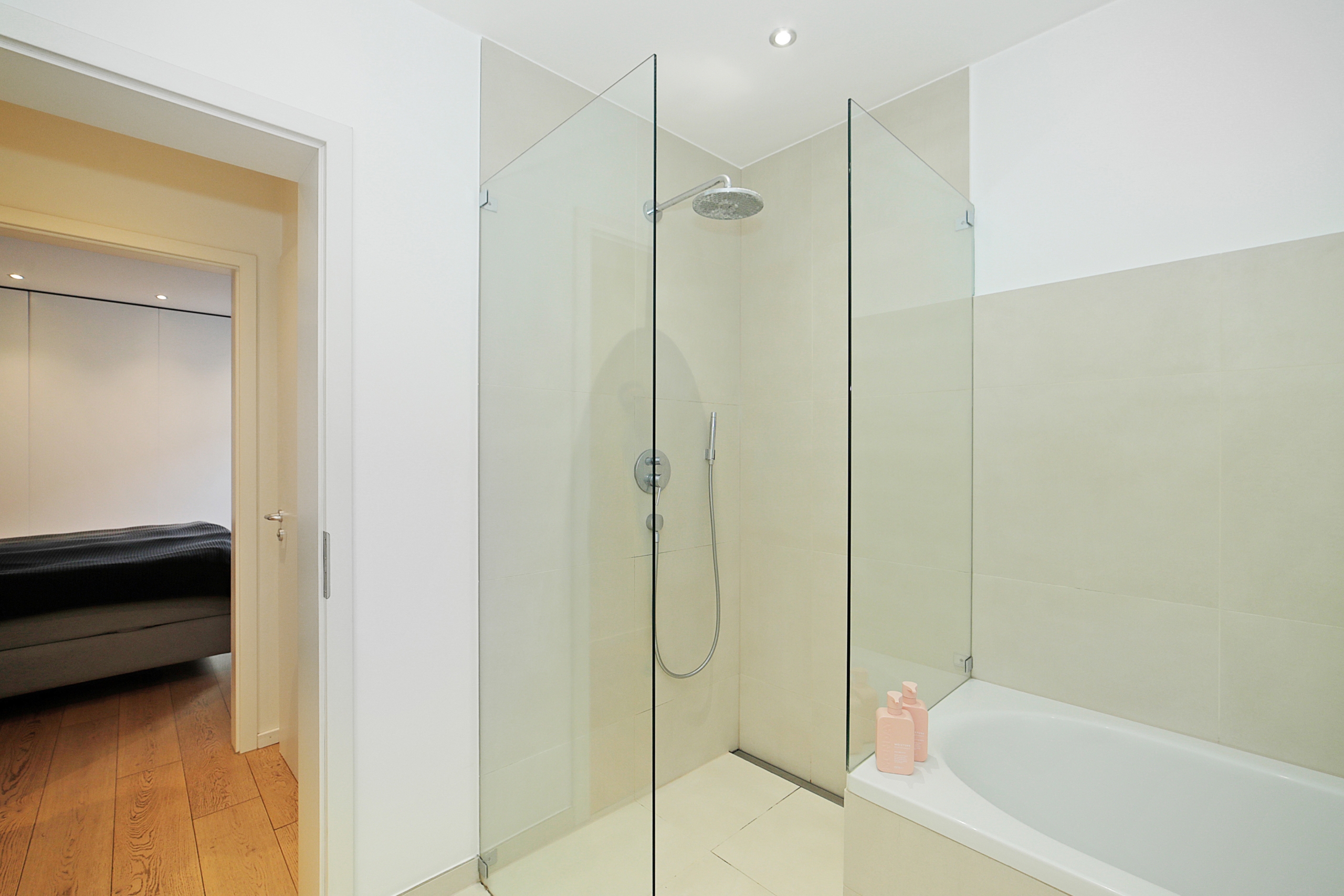 begehbare Regenkopfdusche