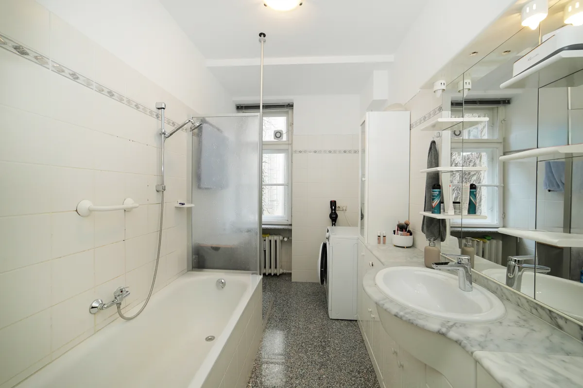 Badezimmer mit Fesnter - Kopie