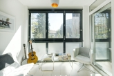 ALSAOL Immobilien: Extravagantes urbanes Apartment mit beheiztem Wintergarten in Toplage Bogenhausen - sonniger Wintergarten