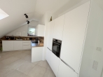 Neuwertige, edle 2-Zimmer-Dachgeschosswohnung mit Süd-West-Terrasse in Olching - Neu-Esting - Küche