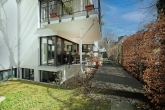 Rarität: Edle, hochwertige Gartenwohnung auf 2 Ebenen mit Süd-Terrasse im begehrten Obermenzing - großes Terrassendeck m. Garten