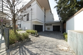 Rarität: Edle, hochwertige Gartenwohnung auf 2 Ebenen mit Süd-Terrasse im begehrten Obermenzing - moderne Stadtvilla