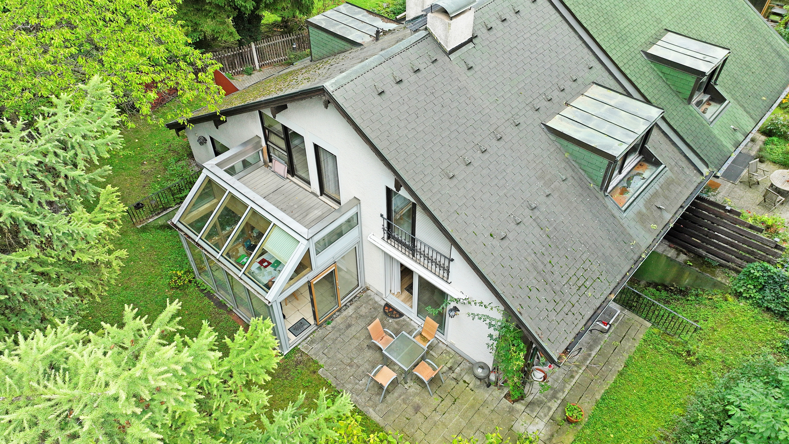 Luftaufnahme Aufsicht auf das Haus