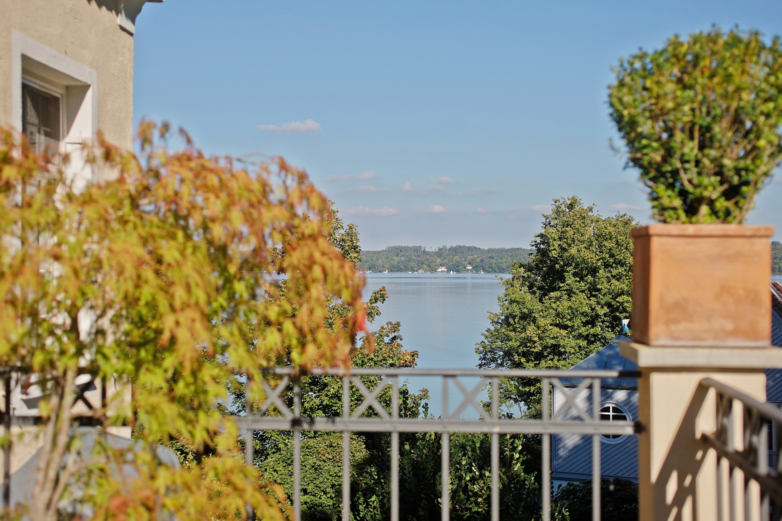 1. OG Terrasse Blick zum See