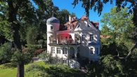 Ansicht Villa mit idyllischen Garten