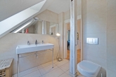 Bedezimmer mit Wanne Dachgeschoß