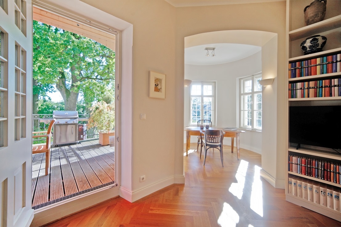 Erkerzimmer 1. OG mit Zugang Terrasse