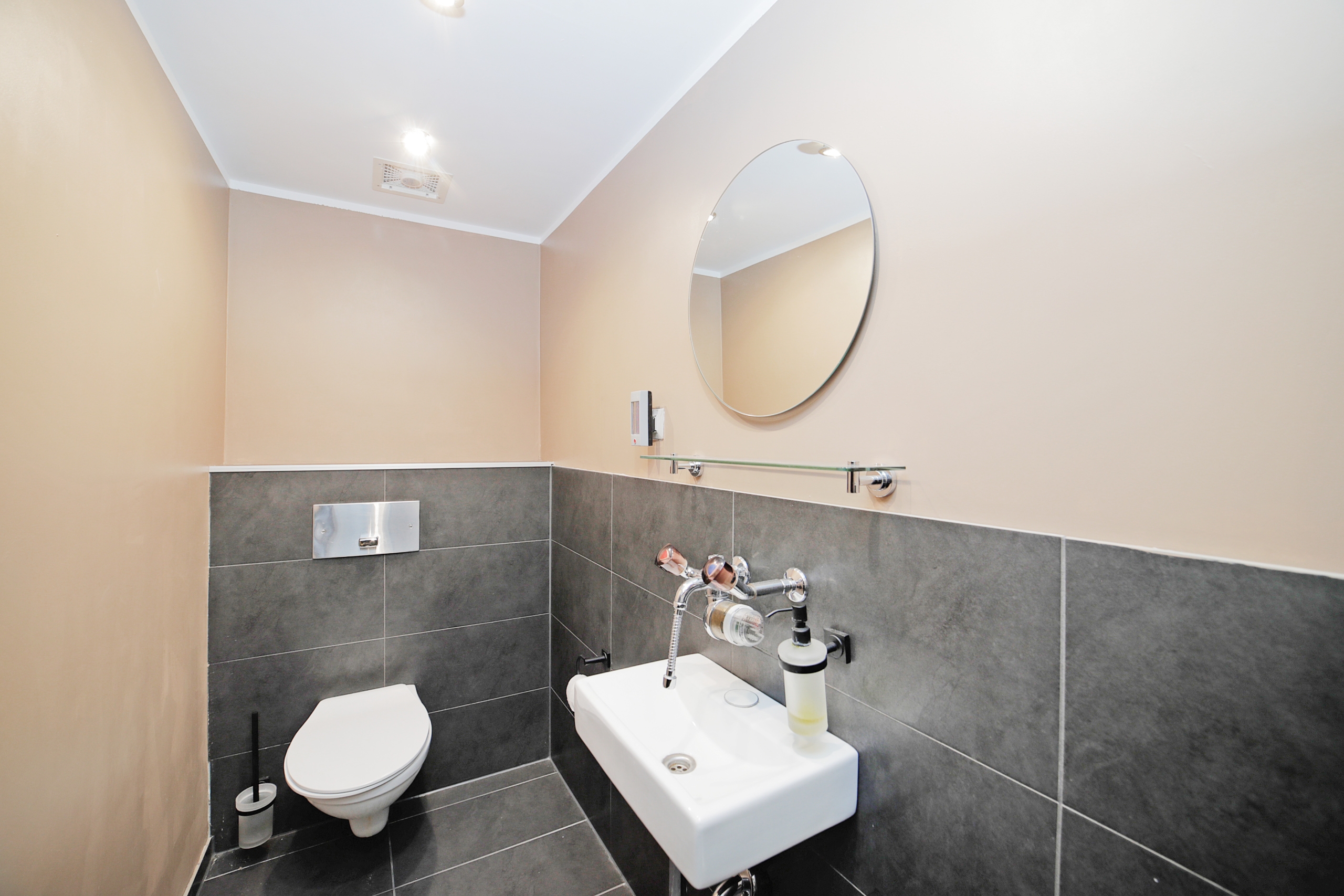WC im UG renoviert