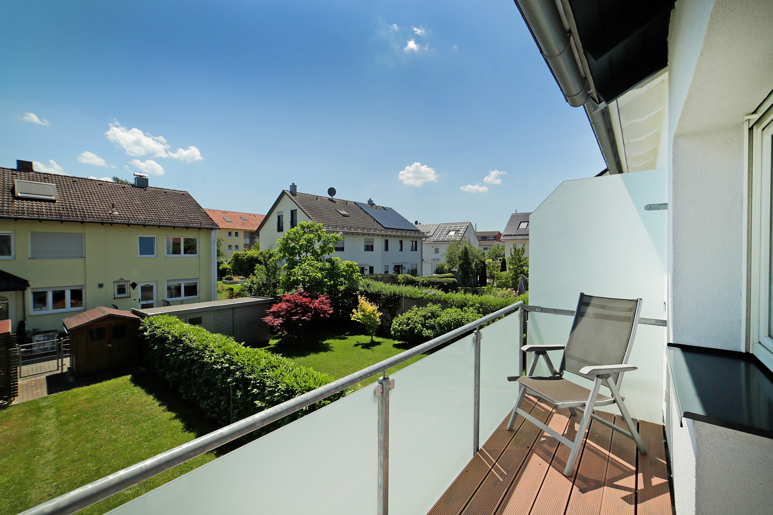 Südbalkon 1. OG mit Blick in den Garten