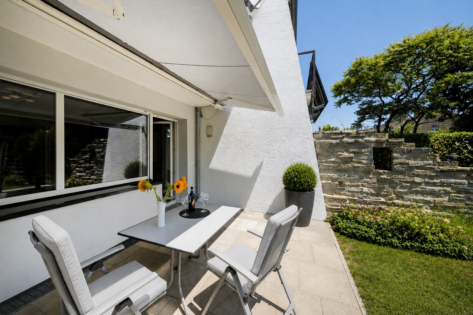 Terrasse mit mediterranem Flair