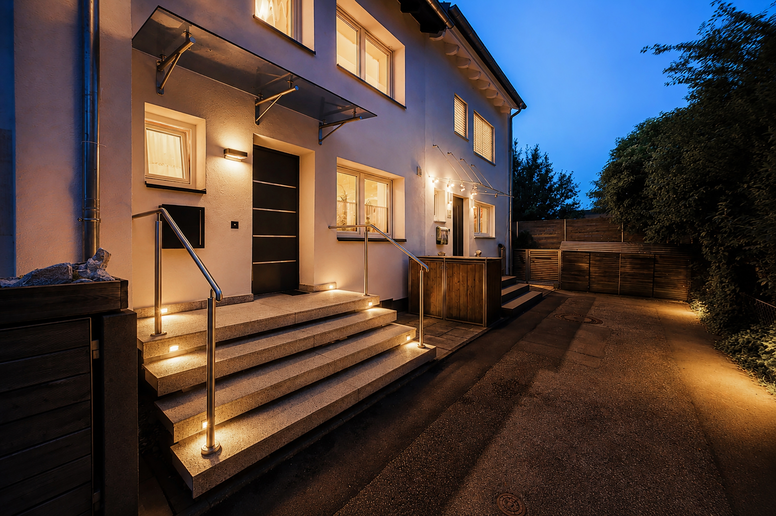 Hauseingang "blaue Stunde" visualisiert