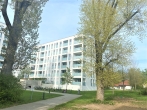 Neuwertige 3- Zimmer DG-Wohnung mit sonniger Westloggia - Wohntraum im Grünen im schönen Allach! - Hausansicht