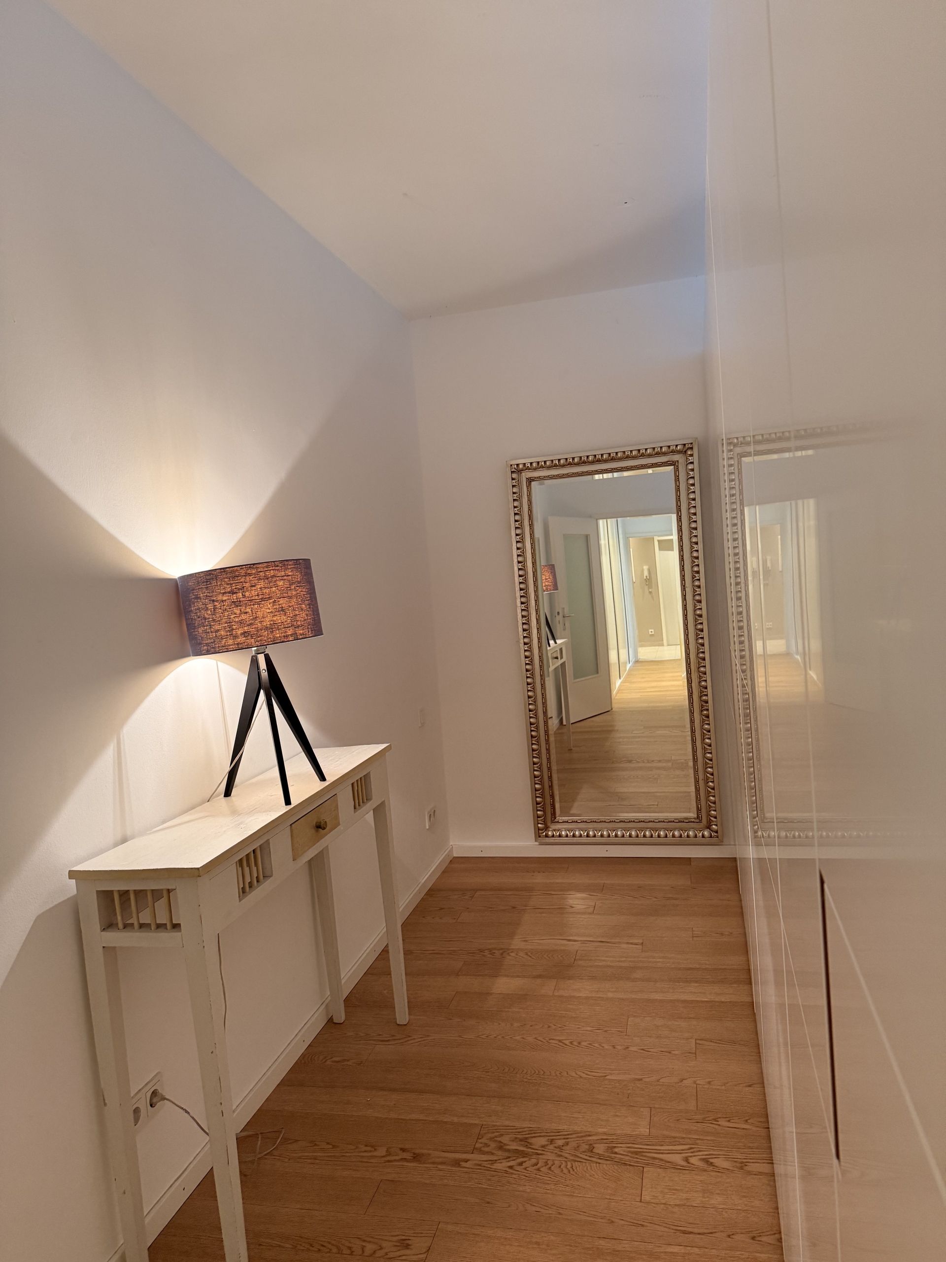 halbes Zimmer -Ankleide /Büro