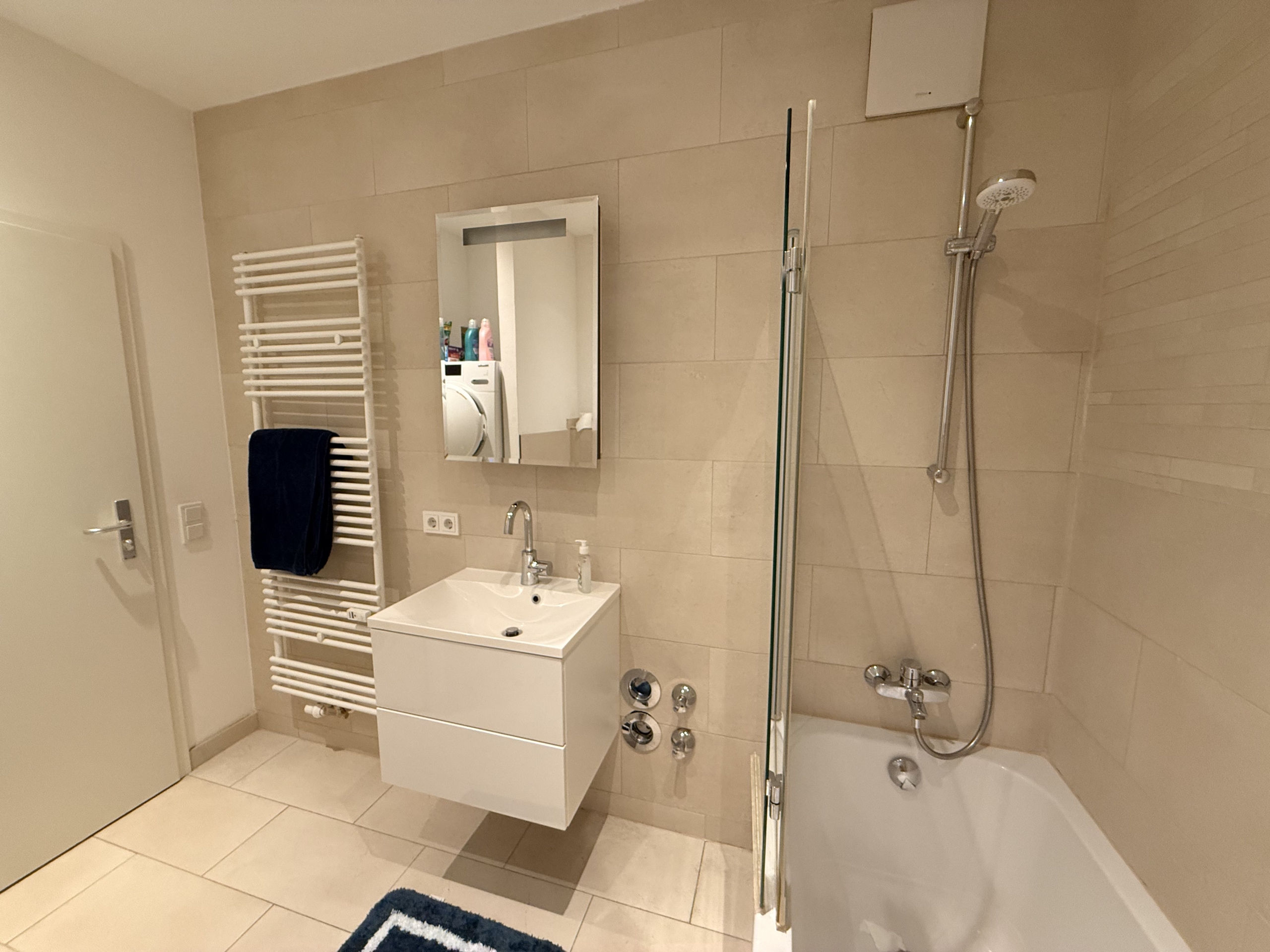 Badezimmer mit Handtuchheizkörper