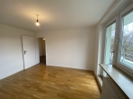 Gut geschnittene,sonnige 2 Zimmer-Wohnung mit Südbalkon und Blick ins Grüne in Perlach! - Schlafzimmer - leer