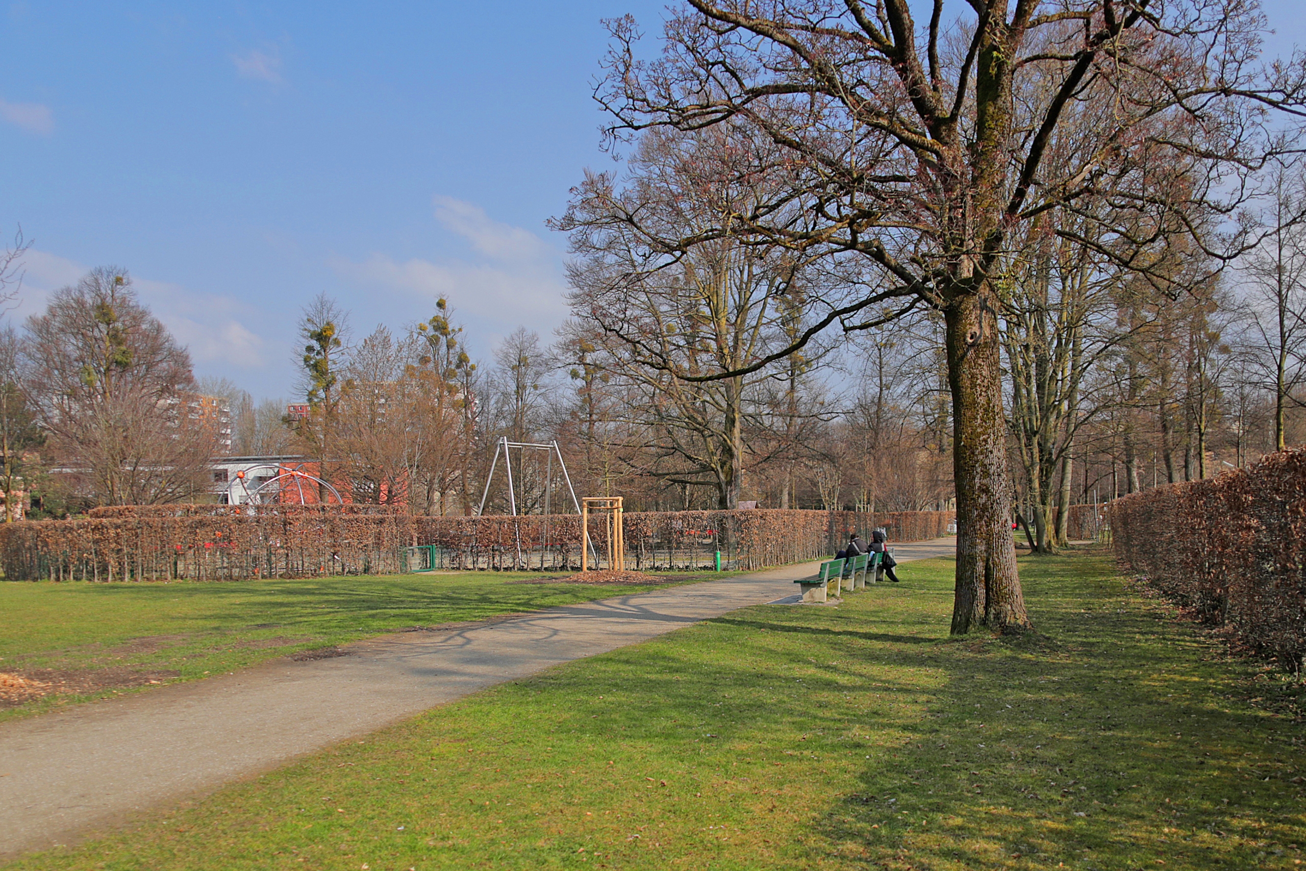 Grünflächen und Spielplatz in direkter Nähe
