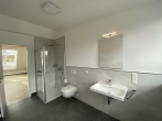 Neuwertige, gut geschnittene 2 Zimmer-Dachgeschoßwohnung in guter, zentraler Lage in Perlach! - begehbare Dusche