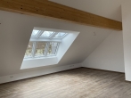 Neuwertige, gut geschnittene 2 Zimmer-Dachgeschoßwohnung in guter, zentraler Lage in Perlach! - große Süd-Panoramafenster
