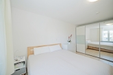 Sehr gepflegte, sonnige 3 Zimmerwohnung in grüner ruhiger Lage mit Süd u.Westbalkon in Milbertshofen - Schlafzimmer