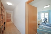 Sehr gepflegte, sonnige 3 Zimmerwohnung in grüner ruhiger Lage mit Süd u.Westbalkon in Milbertshofen - geräumiger Flur