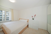 Sehr gepflegte, sonnige 3 Zimmerwohnung in grüner ruhiger Lage mit Süd u.Westbalkon in Milbertshofen - Schlafzimmer Eltern