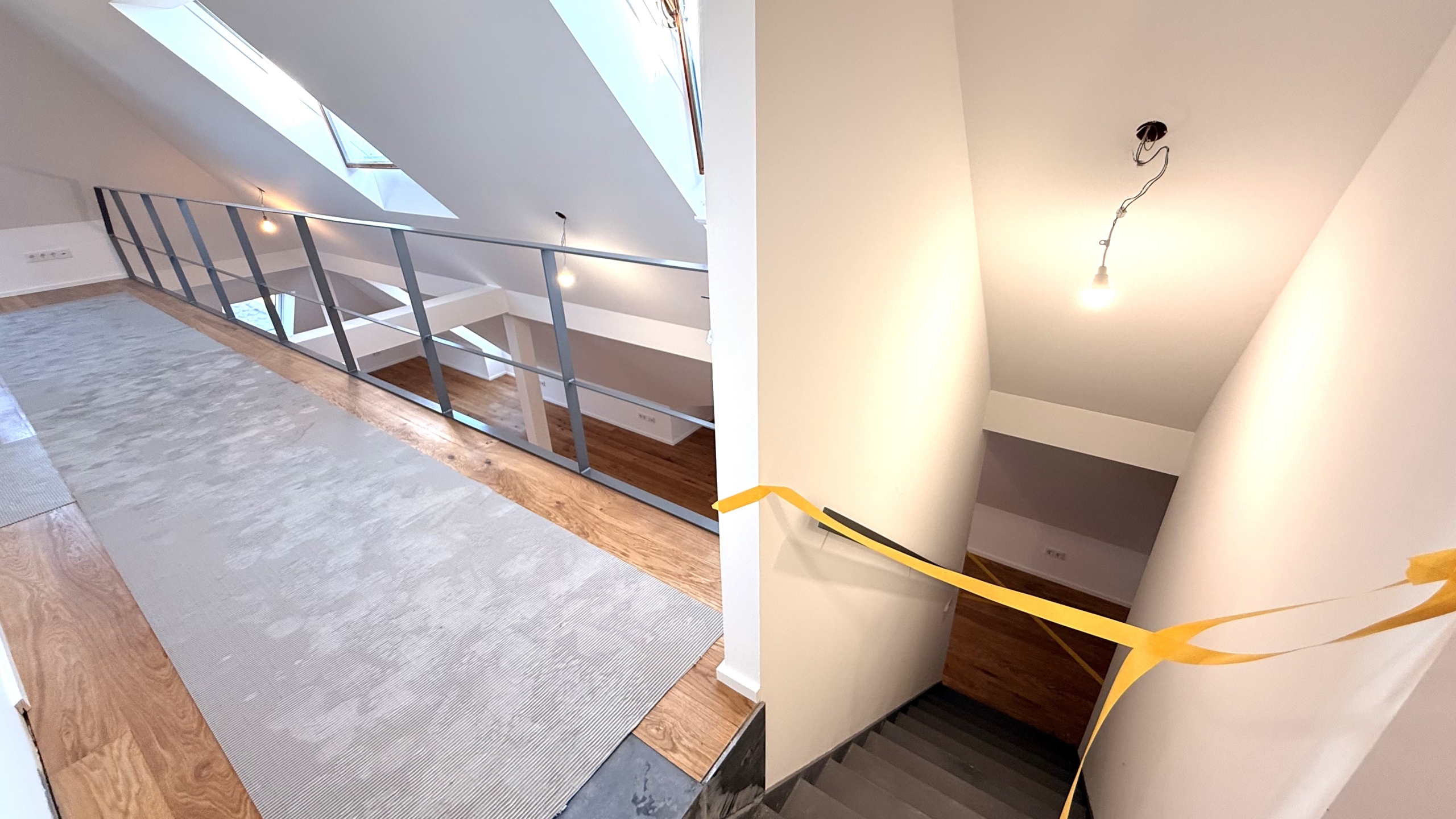 Stahltreppe zur Galerie hoch