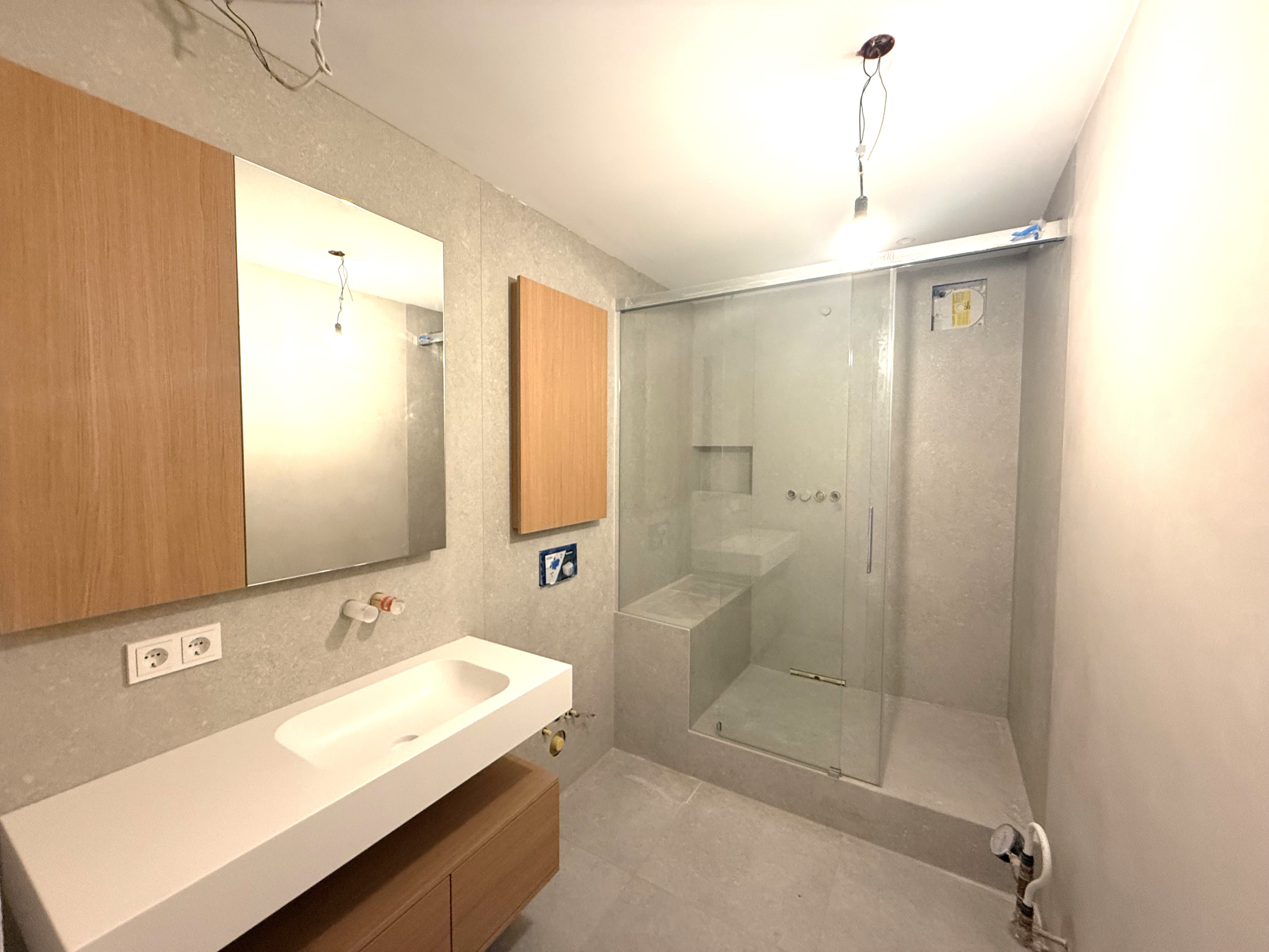 Bad mit begehbarer Dusche