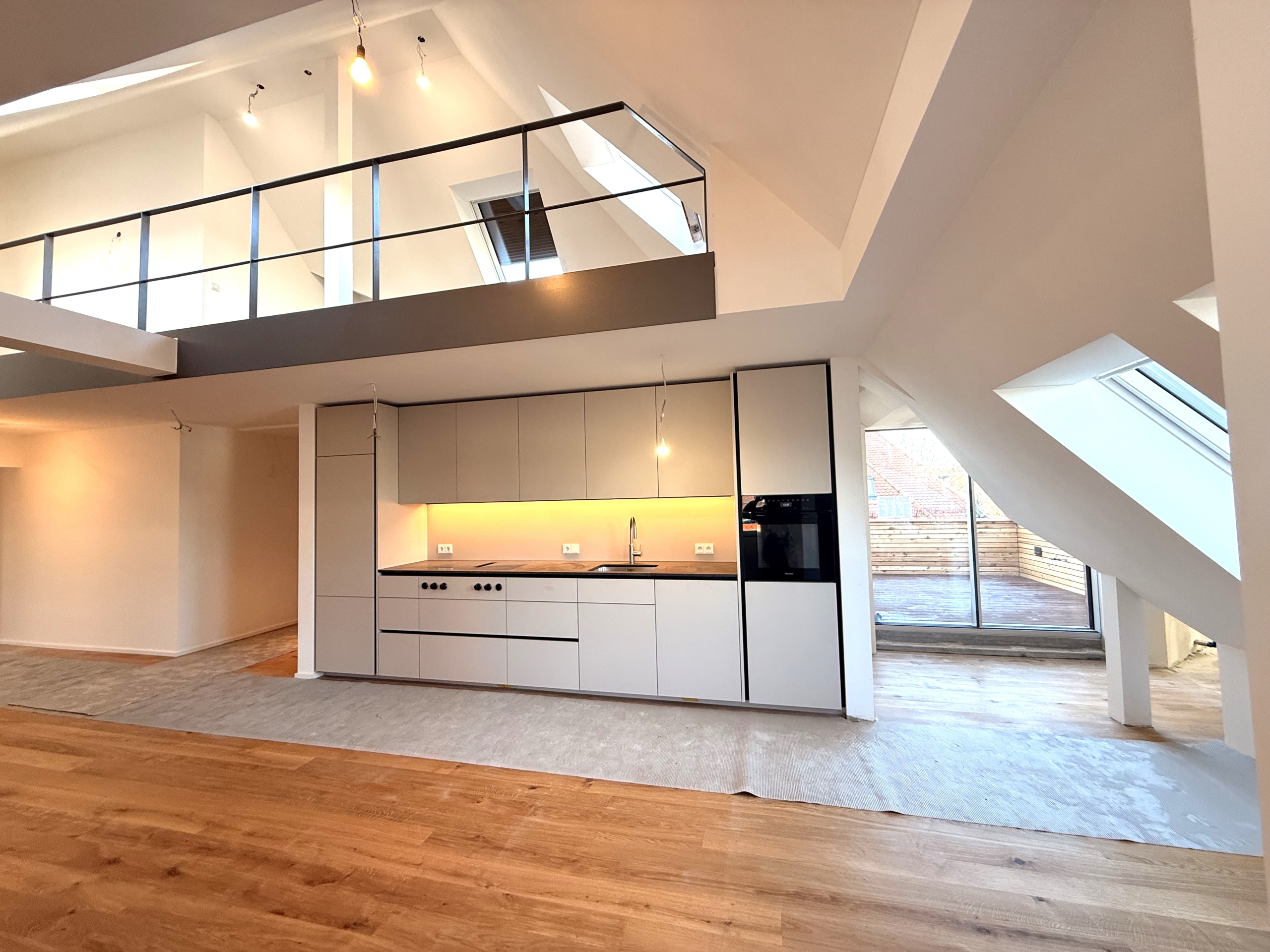 Blick zur Galerie und DT