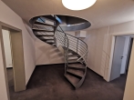 Arbeiten und Wohnen am Englischen Garten - repräsentative Gewerberäumlichkeiten in Schwabing - Wendeltreppe zum Souterrain