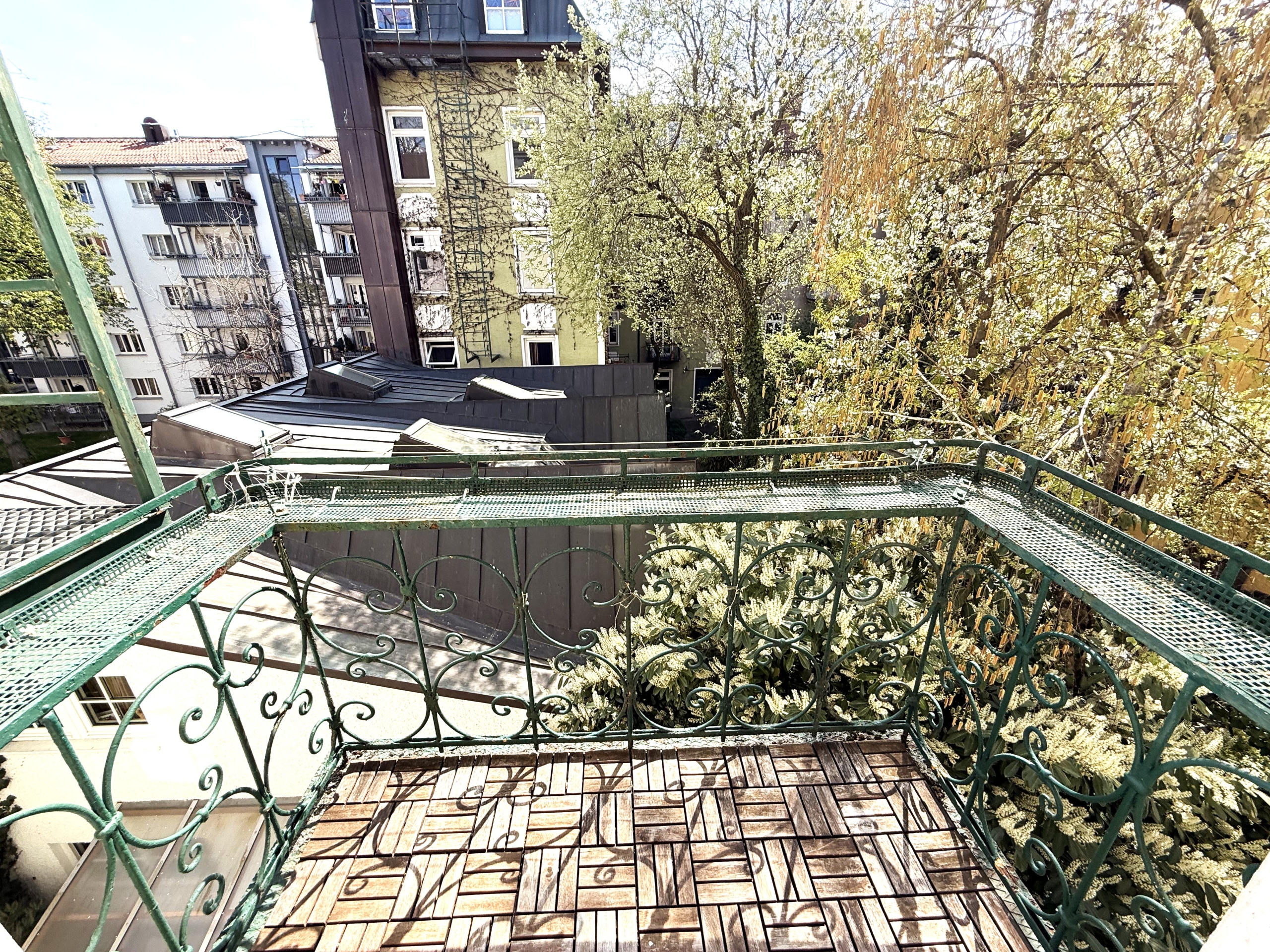 Südbalkon zum Innenhof