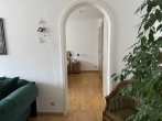 Gut geschnittene 3-Zimmerwohnung mit Altbau-Charme in bester Lage in Neuhausen! - Durchgang zum Schafzimmer
