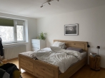 Gut geschnittene 3-Zimmerwohnung mit Altbau-Charme in bester Lage in Neuhausen! - Schlafzimmer