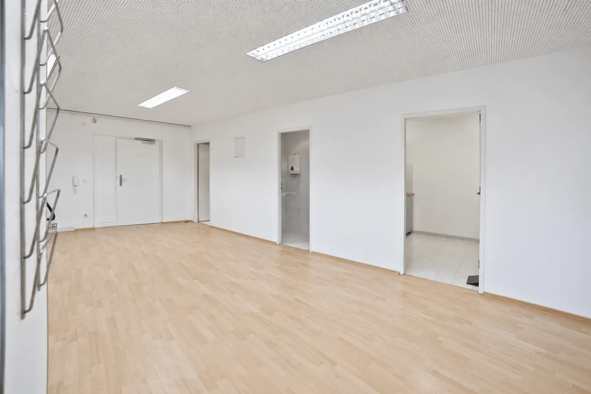 Empfang Zugänge WC und Küche