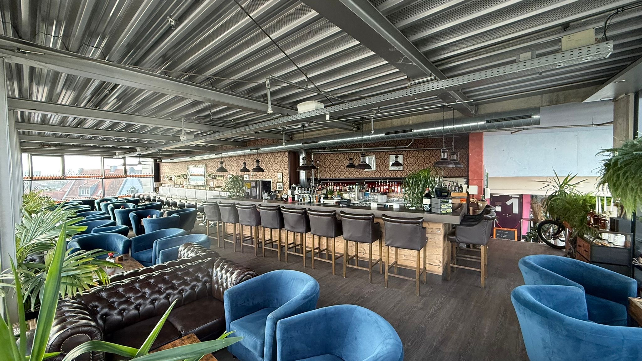 Dachterrassen-Gastro mit Bar
