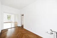 große Wohnküche offen zum Wohnbereich