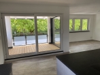 Neuwertige sonnige 2-Zimmer-Wohnung mit großzügigem Grundriss und Süd-Loggia in Perlach - Wohnbereich und Loggia