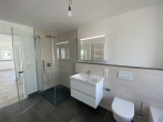 Neuwertige sonnige 2-Zimmer-Wohnung mit großzügigem Grundriss und Süd-Loggia in Perlach - begehbare Dusche