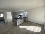 Neuwertige sonnige 2-Zimmer-Wohnung mit großzügigem Grundriss und Süd-Loggia in Perlach - Küche Essbereich