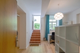 Großzügiges 2 Zimmer Souterrain-Studio in herrschaftlichem Stilaltbau in bester Lage Schwabing! - Eingang+Durchgang  z. Innenhof