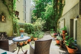 Großzügiges 2 Zimmer Souterrain-Studio in herrschaftlichem Stilaltbau in bester Lage Schwabing! - Sitzplatz m. Blick zum Garten