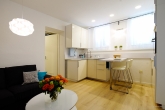 Großzügiges 2 Zimmer Souterrain-Studio in herrschaftlichem Stilaltbau in bester Lage Schwabing! - Küche-Wohnen