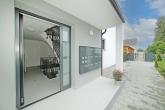 NB ERSTBEZUG: Hochwertige Gartenwohnung mit Terrasse+Südgarten in ruhiger, grüner Lage in Karlsfeld - Hauseingang