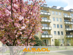 Alsaol Immobilien: Hochwertige, sanierte 3-Zimmer-Wohnung mit S/W-Balkon in Toplage Schwabing - Innenhof