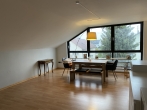 Gemütliche, gut geschnittene 2 Zimmer Dachgeschosswohnung in Unterschleißheim - Wohnzimmer
