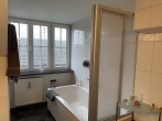 Gemütliche, gut geschnittene 2 Zimmer Dachgeschosswohnung in Unterschleißheim - Bad
