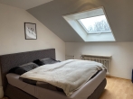 Gemütliche, gut geschnittene 2 Zimmer Dachgeschosswohnung in Unterschleißheim - Schlafzimmer