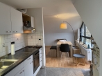 Gemütliche, gut geschnittene 2 Zimmer Dachgeschosswohnung in Unterschleißheim - offene Küche