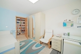 Sehr gepflegte, sonnige 3 Zimmerwohnung in grüner ruhiger Lage mit Süd u.Westbalkon in Milbertshofen - Kinderzimmer